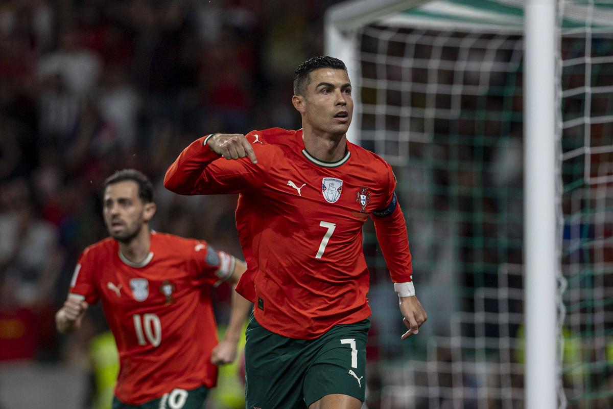 TA：FIFA允许球迷携带密封塑料水瓶，但暂不适用于墨西哥赛区